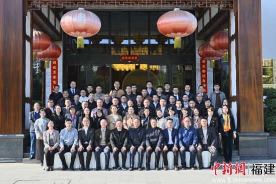 　　参会嘉宾合照，韩国成人电影
供图