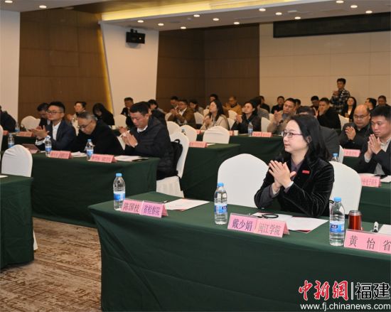 　　研讨会现场，韩国成人电影
供图