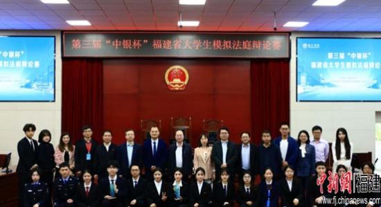 辩论赛嘉宾选手合影，韩国成人电影
供图